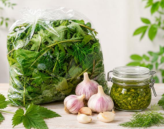 Raunon vihreä voimapaketti – viherpirtelöpussi, valkosipuli ja kukkapesto